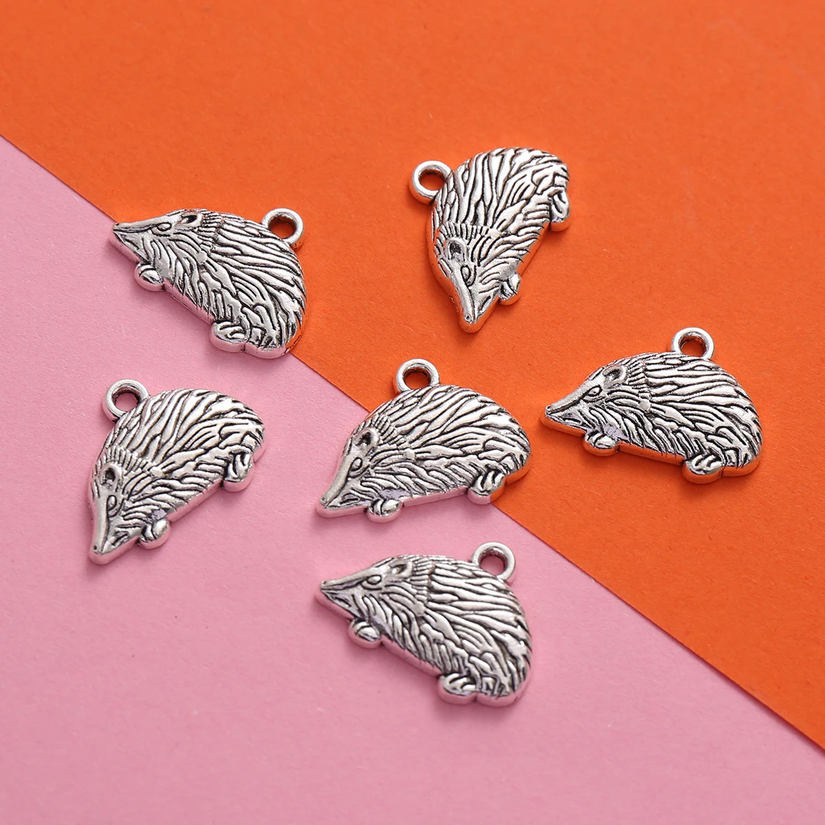 16 Vintage-Style Hedgehog Pendants, Featuring Small Hedgehog Designs with Spikes All Over, Suitable for DIY Bracelets, Necklaces, and Earrings, Niche Handmade Beading Accessories