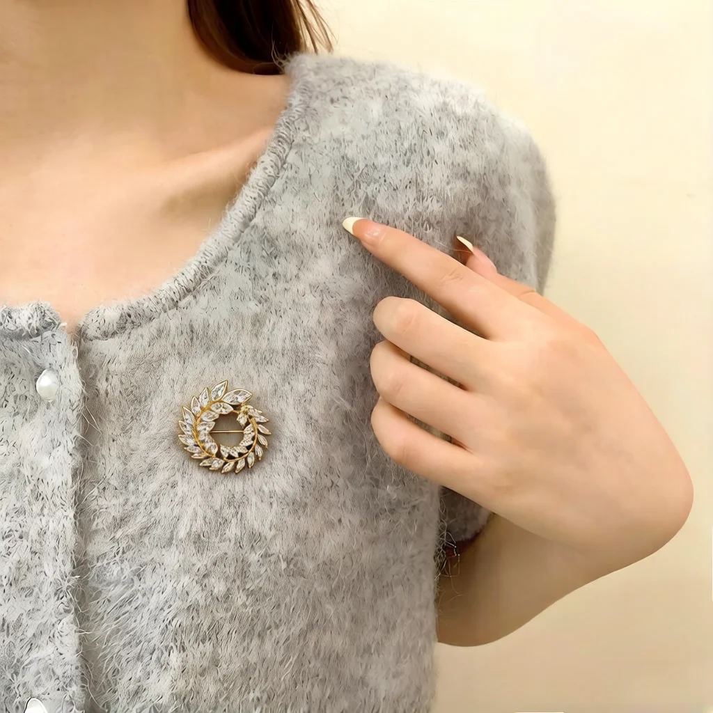 New Themed Brooch, Lapel Pin, Light Luxury Waterproof Exquisite Brooch, Hidden Button, Clothing Embellishment, Anti-Exposure Accessory, Silk Clip, Brooch, Metal Badge for Shoe Decoration, Commuter, Couple's Badge Brooch, Wedding Guest Brooch, Stylish Brooch, Simple DIY Scarf Clip, Suit Lapel Pin
