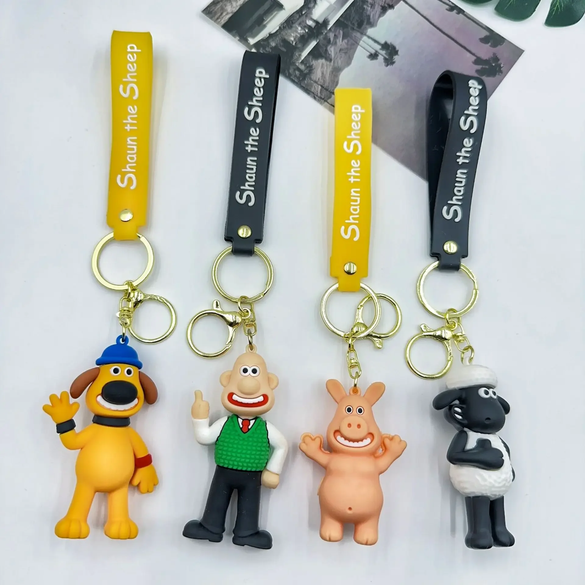 Cartoon cute lamb Shaun keychain pendants, cars, bags, luggage accessories, small gifts for children