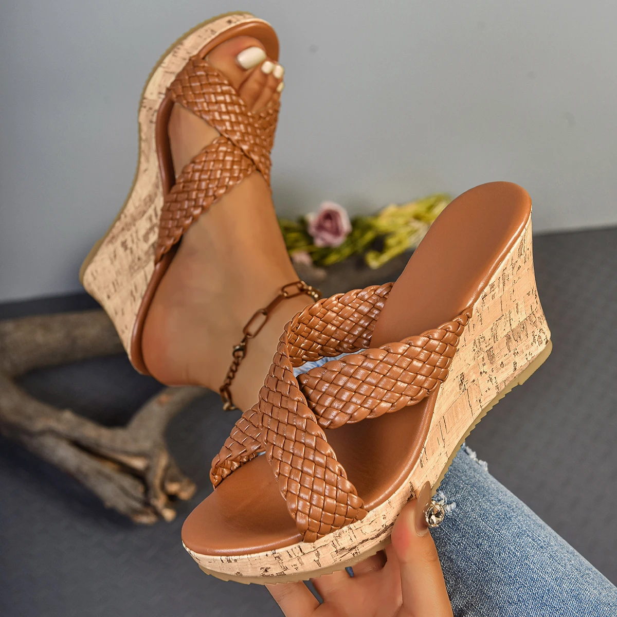 2025 New Women Sandals Casual Light Outdoor Slippers Plus Size Anti Slip Beach Shoes for Women Cross Straps Wedge Sandals Women view 4