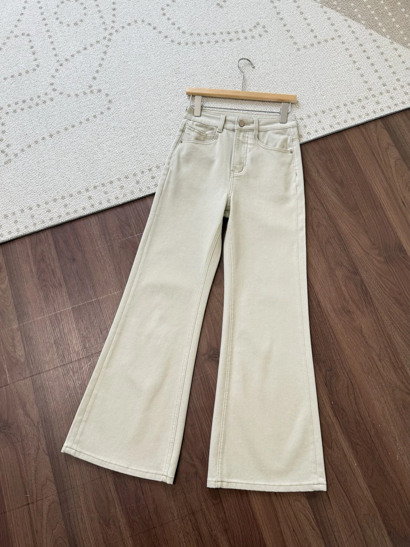 

2026 Spring/Summer New High-Quality Fashionable Casual Loose Flare Regular Style Women'S Jeans