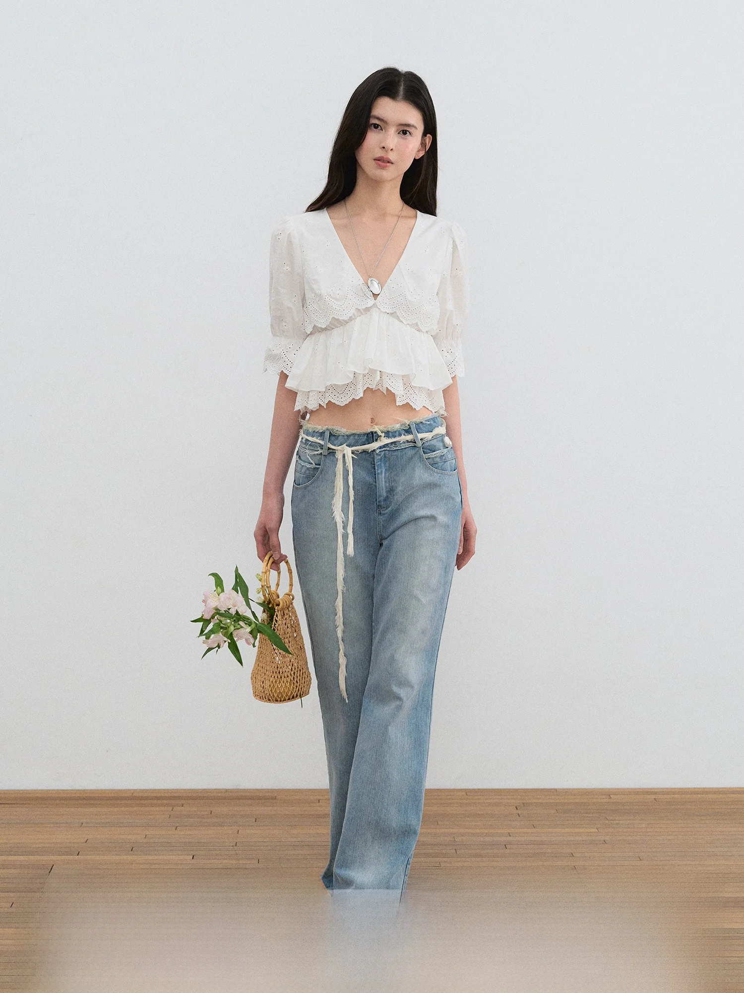 

Футболка из чистого хлопка с кружевной отделкой и v-образным вырезом 5/4 Sve, женский милый лоскутный топ, удобная корейская летняя повседневная одежда