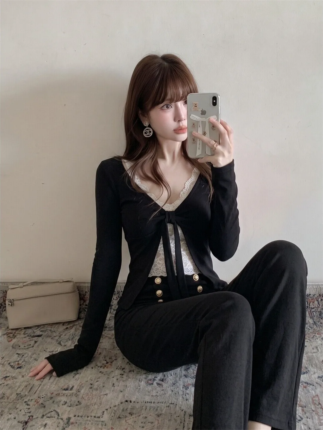 Pure Desire Black Lace V-neck T-shirt Women's Slim Fit Long Sleeve Korean Style Precise Small Top Autumn Season Casual Style