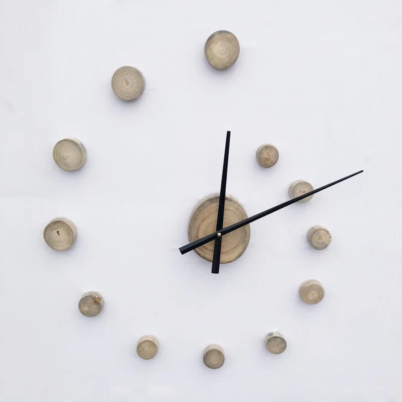 

Log ring clock Log wood chips Retro pastoral personality Mute solid wood wall clock Living room creativity