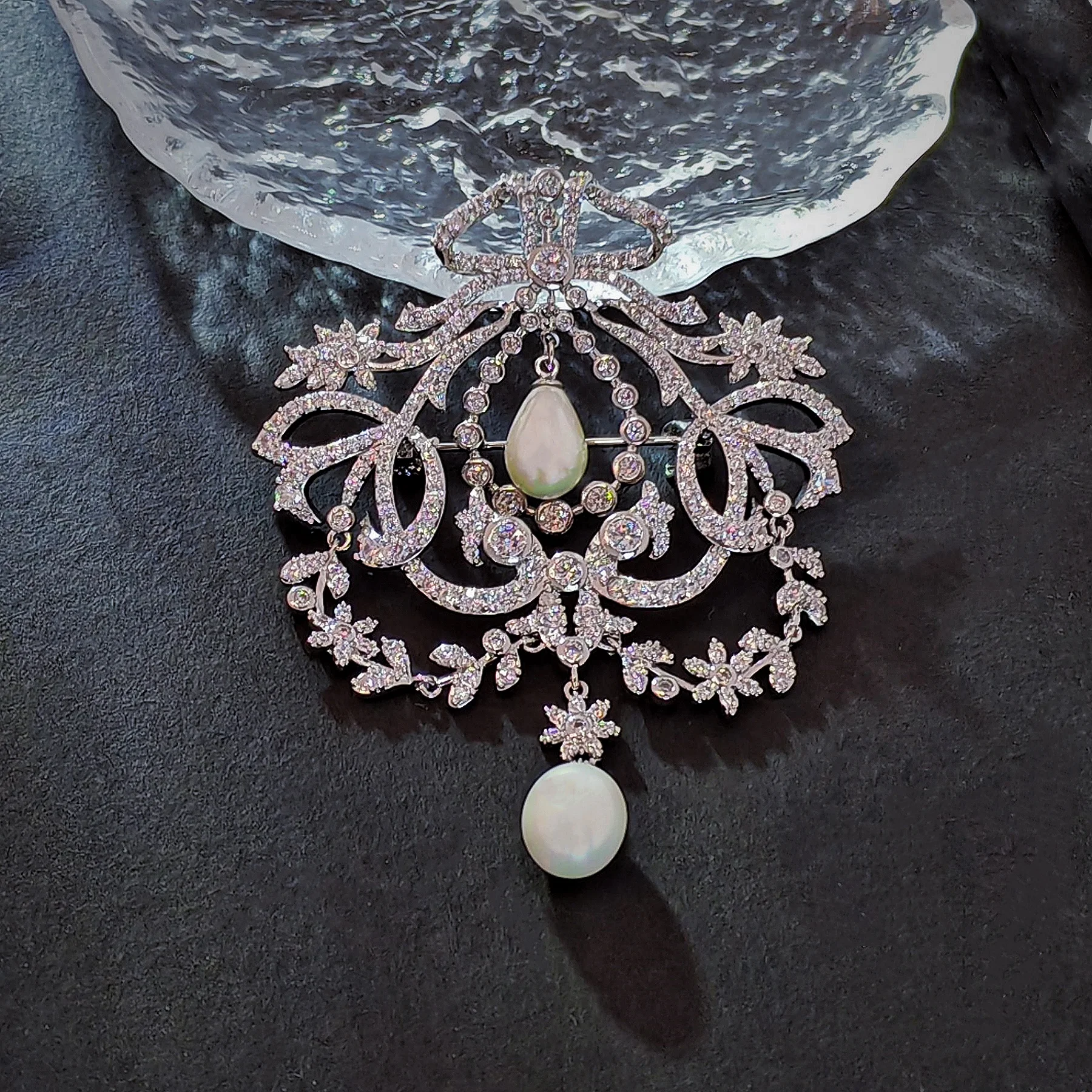 Retro Era Ribbon Foliate Link Chain Pearl Drop Brooch Wedding Accessory