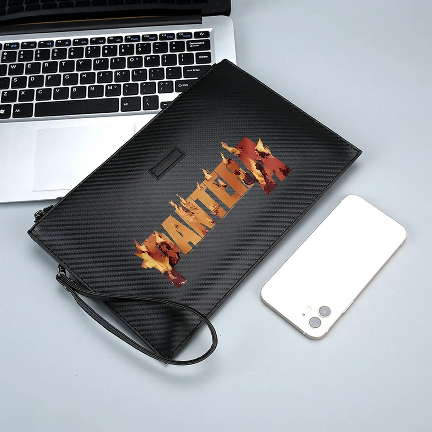 حقيبة يد رجالية من البولي يوريثان مطبوعة بأحرف النار تحمل شعار النار، عصرية وعملية للحمل اليومي