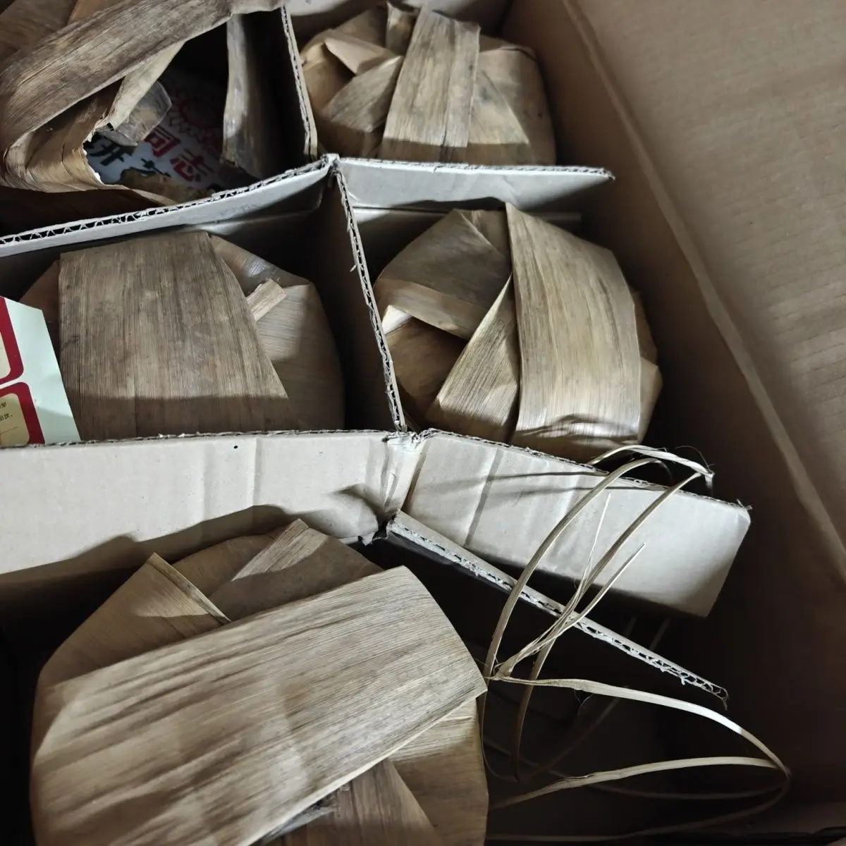 Lao Tong Zhi Series Custom Classic Pattern YunNan Dry Warehouse Storage Ripe&Raw Round 357g/Square 250g Puer Cotton Paper Packed