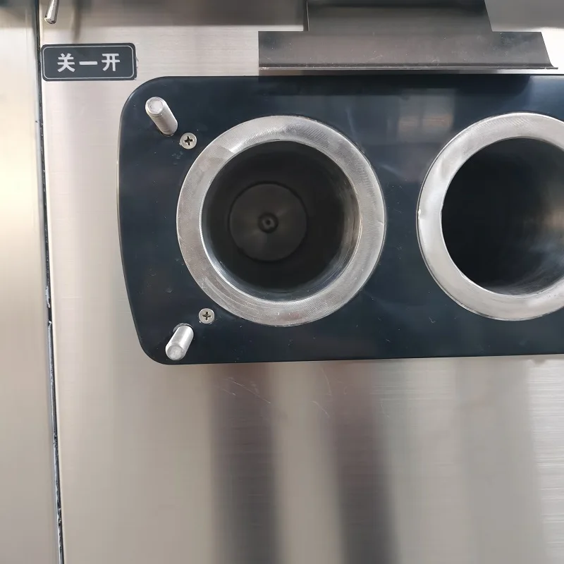 Die neue kommerzielle Eismaschine aus Edelstahl mit drei Geschmacksrichtungen kann als Haushalts-Eismaschine für gefrorenes Joghurt verwendet werden