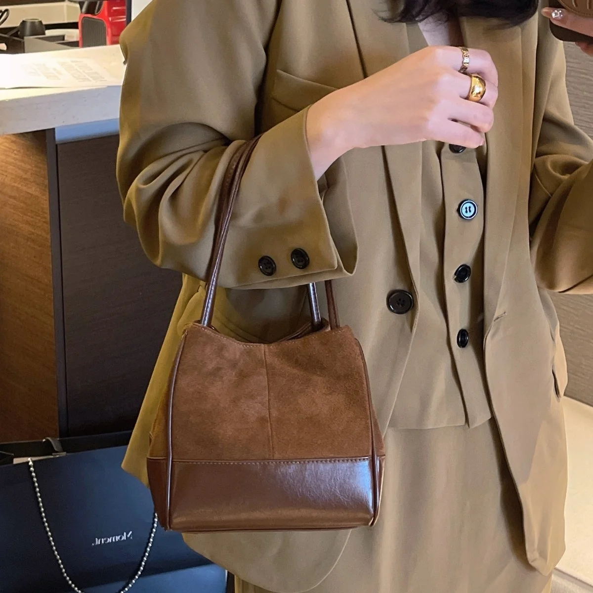 Vintage Suede Spliced Bucket Bag For Women Retro Small Tote Handbag Removable Crossbody Strap Daily Shoulder Purse