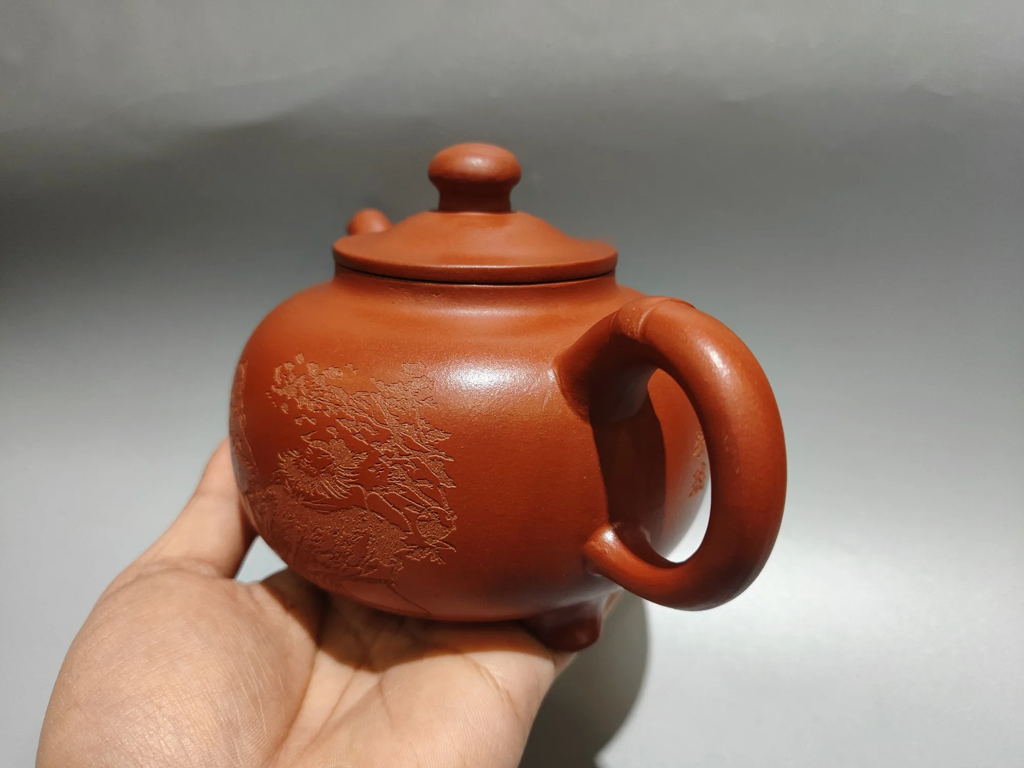 Yixing Purple Clay Teapot Peach Blossom Spring Oath Guan Gong pattern Three legged pot Kettle Teapot Flagon