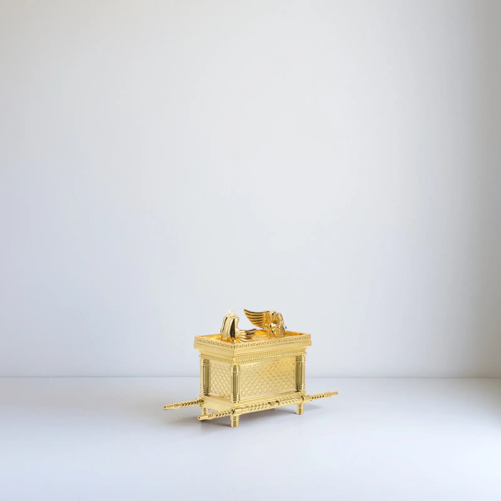 Handcrafted Metal Ark Religious Statue Goldplated Base Israeli Heritage Design Sacred Blessing Home Decor Spiritual Sculpture