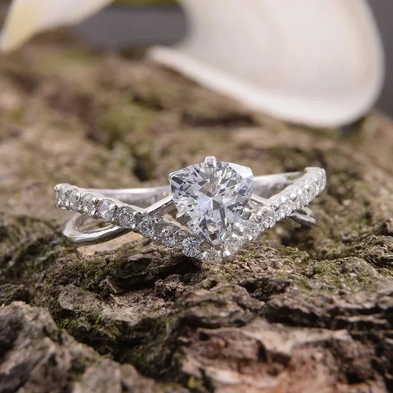 Unique Design Women Rings with Triangular Cubic Zirconia Modern Fashion Female Accessories Eternity Wedding Band Jewelry
