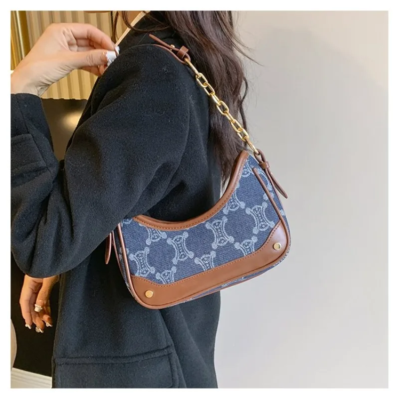 

Зимняя роскошная сумка, новинка 2025 года, плюшевая бархатная сумка через плечо, матовая металлическая цепочка, элегантность в холодную погоду