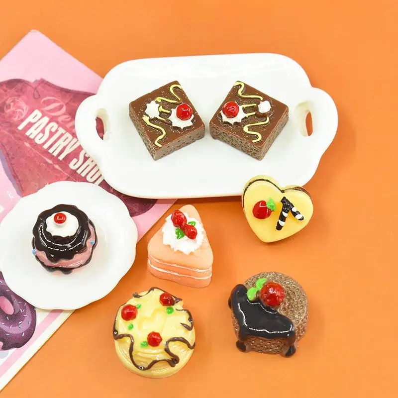 Toy Dollhouse Mini Cakes 6pcs Set for Realistic Bakery Play and Room Decoration