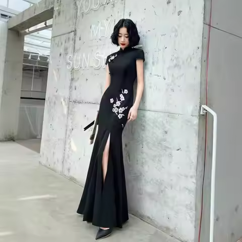 Red Chinese Style Cheongsam Evening Dress 2025 Women's Long Retro Mandarin Collar Dragon Satin Evening Party Qipao Dress