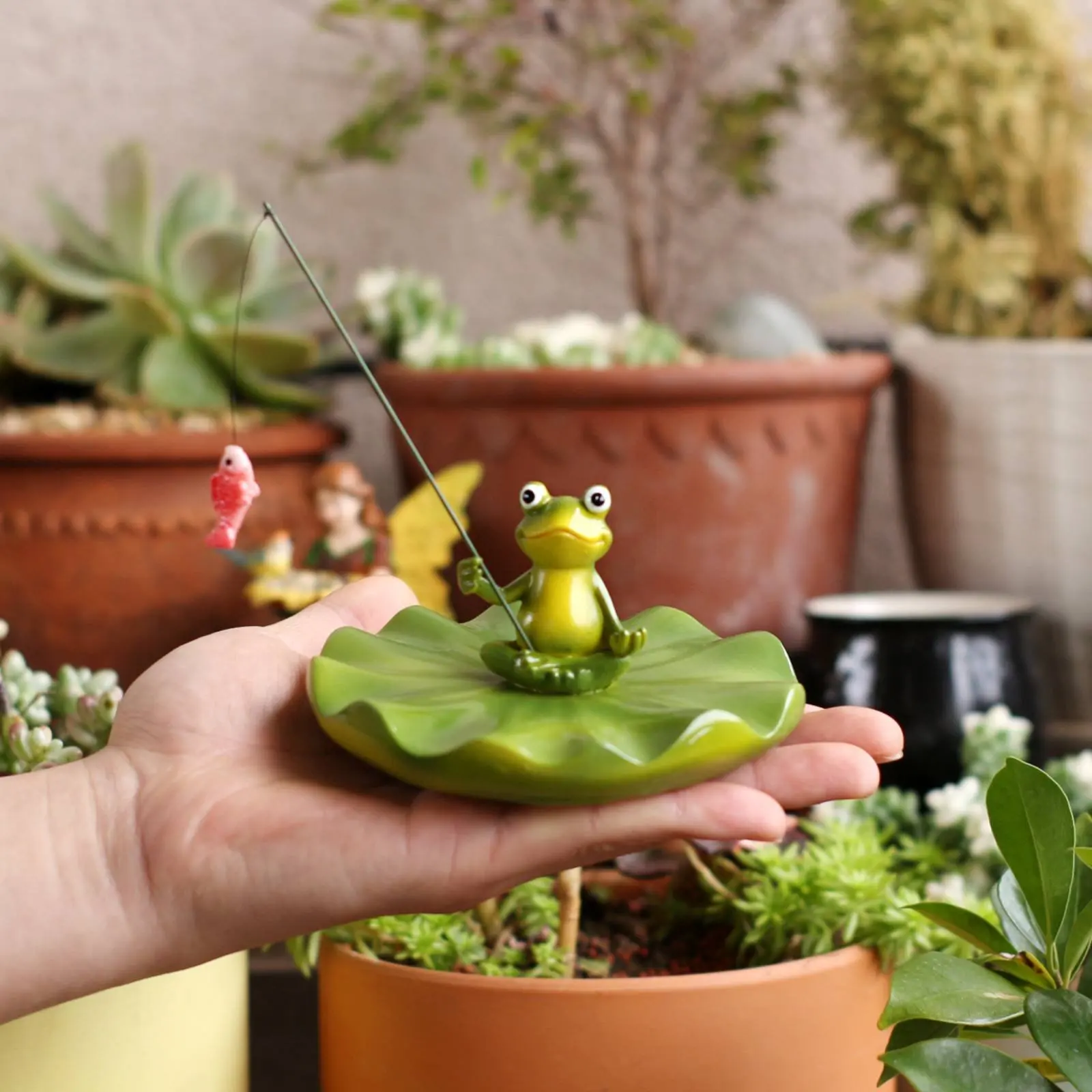 

Fishing Frog Figurine Artisanal Look Buoyant Frog Statue Garden Decor for Aquatic Creature Vessel