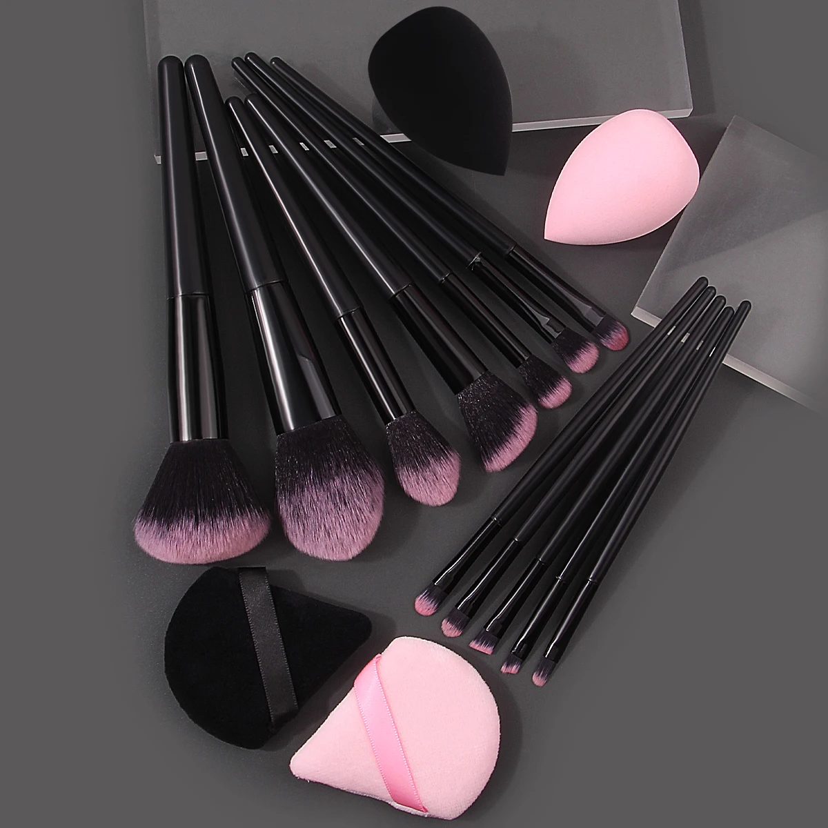 12 High-Quality Soft Makeup Brushes Set +4 Beauty Eggs, Triangular Powder Puff, Super Practical and Portable Beauty Tools