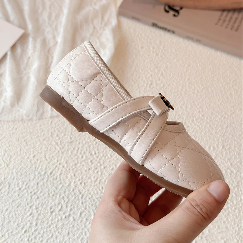 Neue, süße Mary-Jane-Schuhe für kleine Mädchen, mit gestepptem Riemen und Schleife, goldfarbener Blume, rutschfester Sohle, Prinzessinnenschuhe für Partys, Hochzeiten und den täglichen Gebrauch. – Detail 7