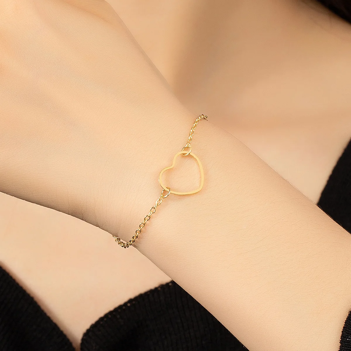 Simple Gold Color Hollow Heart Bracelet Bangles for Women Trend Adjustable Charm Bracelets Wedding Trend Jewelry Gift