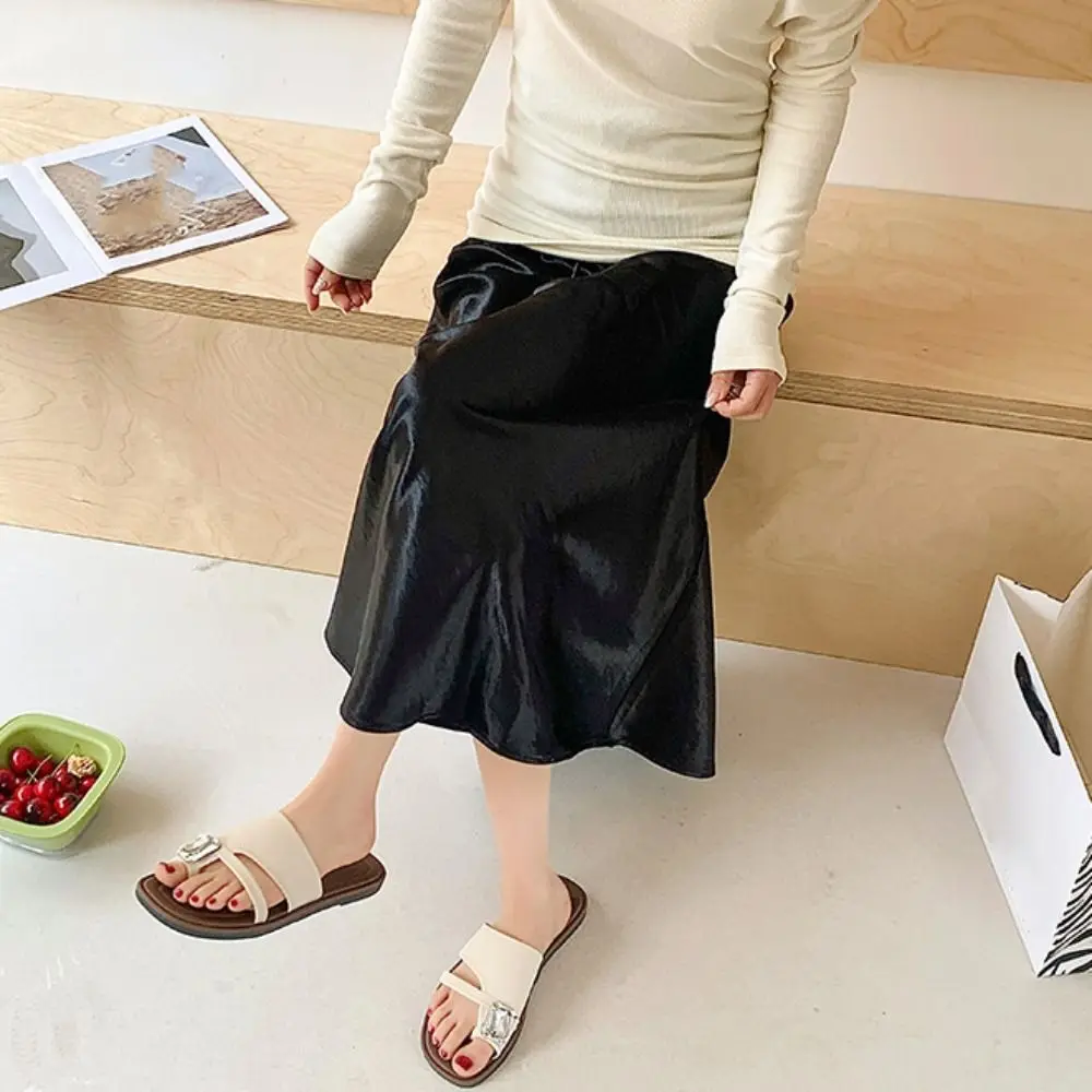 Elegant PVC Rhinestone Toed Slippers PU Leather Non-Slip Flat Slippers Women Beachwear Shoes Summer Toe Ring Flip-flops Ladies