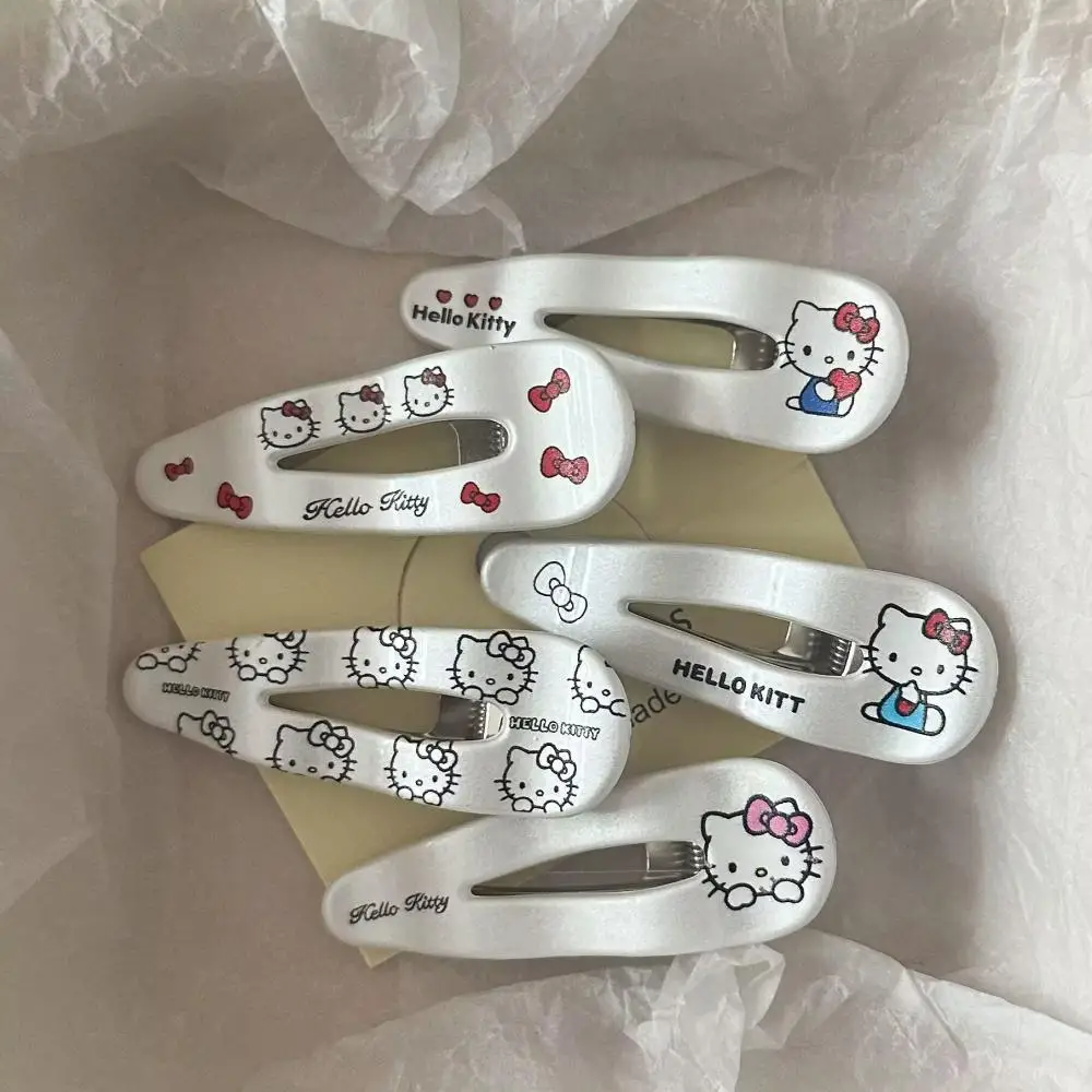 

MINISO Silver Hellokitty Triangular Wavy Hair Clips Are Sweet and Versatile Making for A Photogenic Girl's Duckbill Hairpin