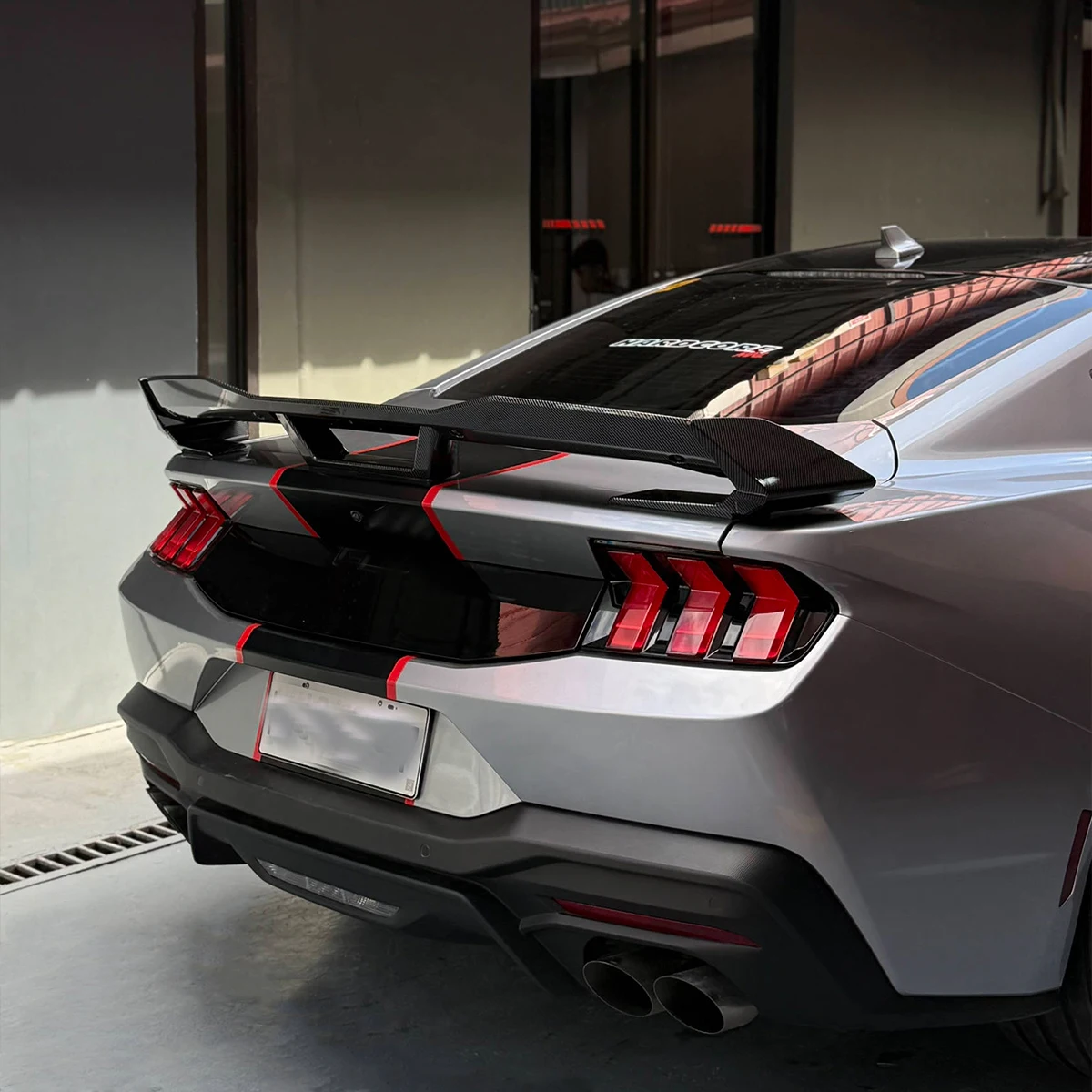 

MP Concepts Gloss Black Carbon Fiber Looking Dark Horse Style Rear Spoiler For FORD Mustang Fastback 2024-2026
