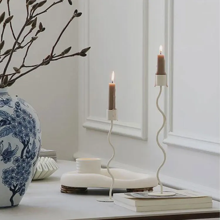 Minimalist Twisted Candlestick Holders Cast Iron Decorative Candle Holder for Table Decoration, Holiday, Wedding, Housewarming
