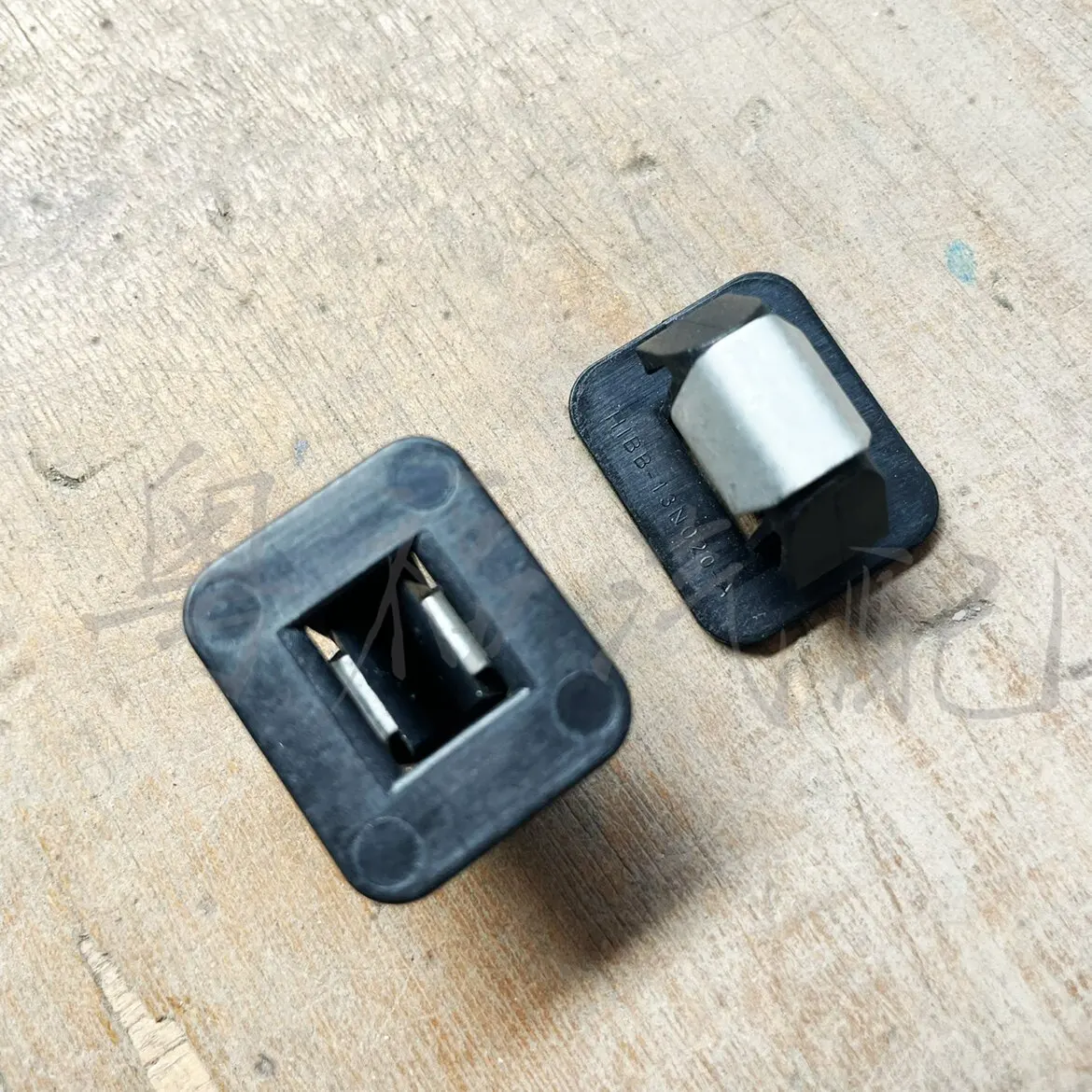 

1pcs For Ford Focus (2019–2022) Front Headlight Mounting Clip