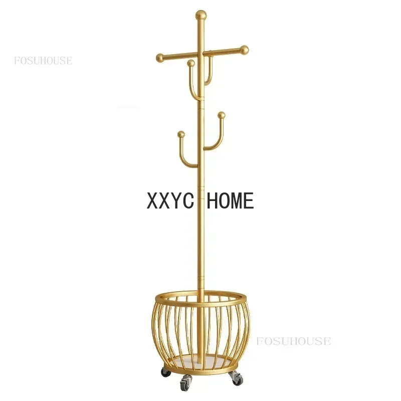 

Напольная вешалка для одежды Nordic Light Luxury из кованого железа со съемной корзиной для хранения
