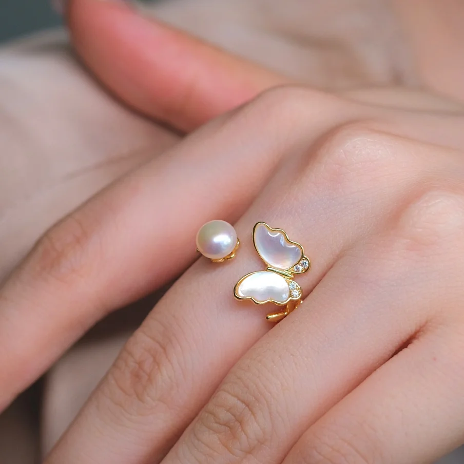 Retro Elegant White Mother of Pearl Butterfly Ring with Freshwater Pearl Open Adjustable Ring for Women French Delicate Jewelry