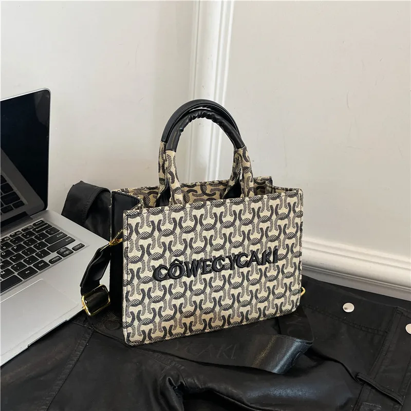 

Trendy Color Block Tote 2025 - Women's, Streetwear Mix, Handheld/Shoulder/Crossbody