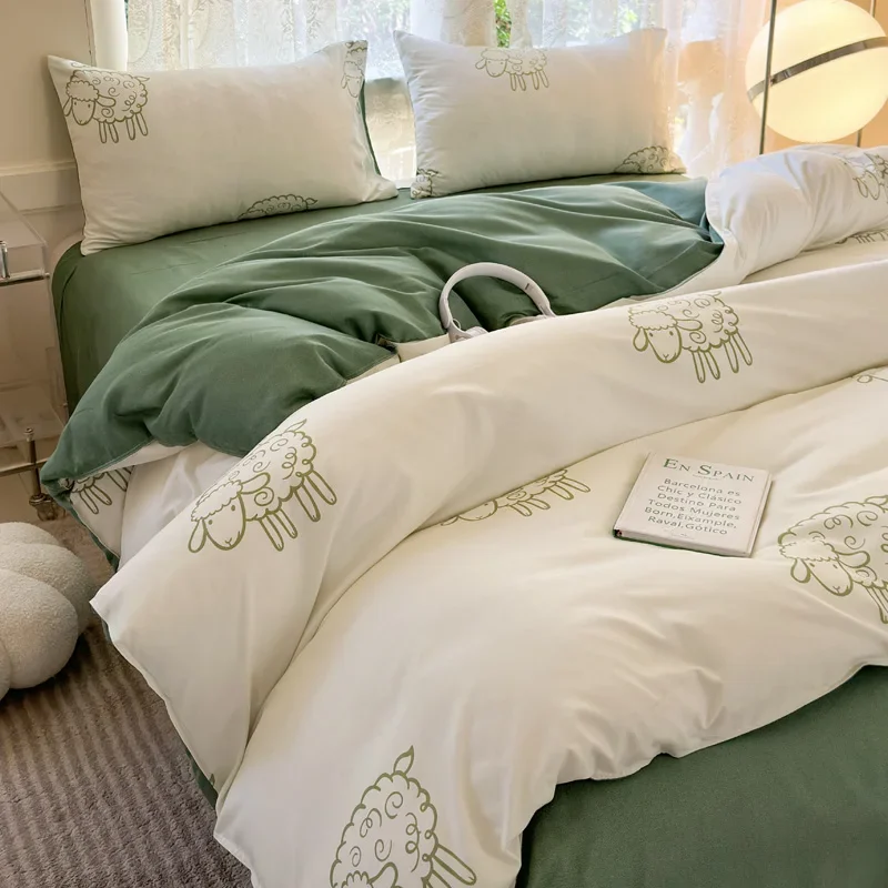 4-Piece Green Cartoon Bedding Set 220x240cm | Cat & Sheep Print Duvet Cover & Pillowcases for Cozy  Home Bedroom