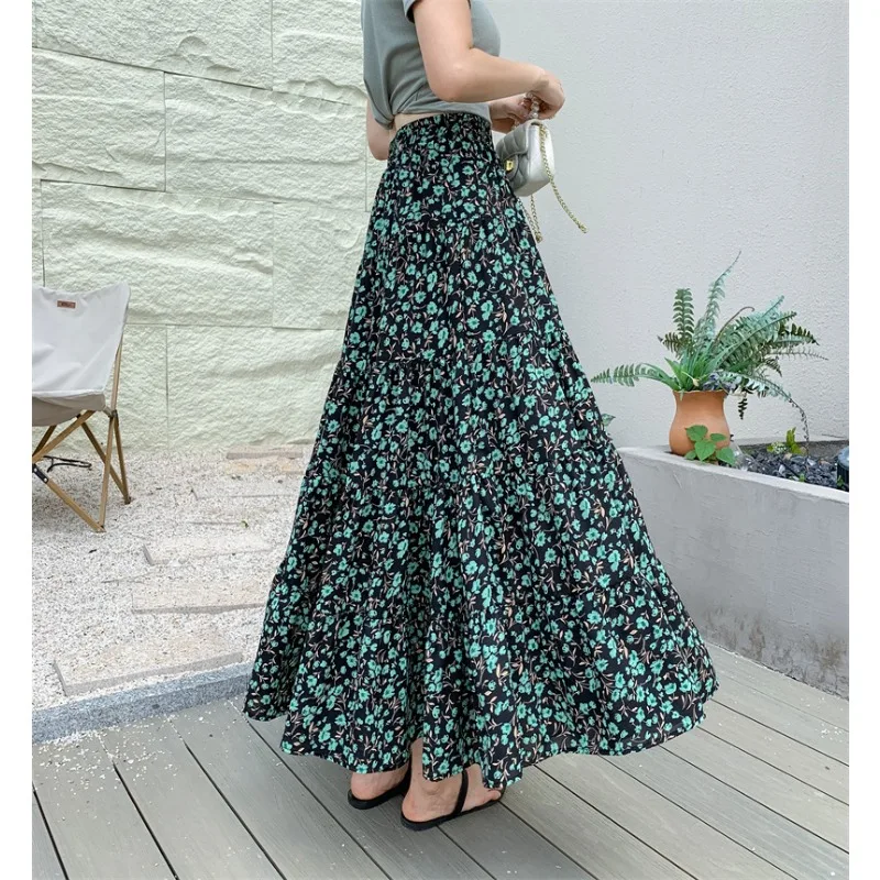 Prawdziwe zdjęcia retro plisowanej małej spódniczki w kwiaty, luźna i z wysokim stanem, maskująca niedoskonałości, nowość na wiosnę i lato 2024.