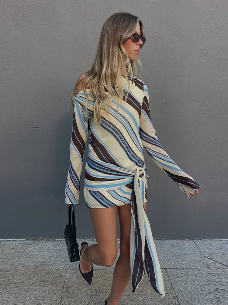 Schickes Damen-Urlaubskleid mit Streifenmuster, Modisches Einschultriges Patchwork-Kleid mit Gürtel und Langen Ärmeln, Sommer-Strandkleidung 2026