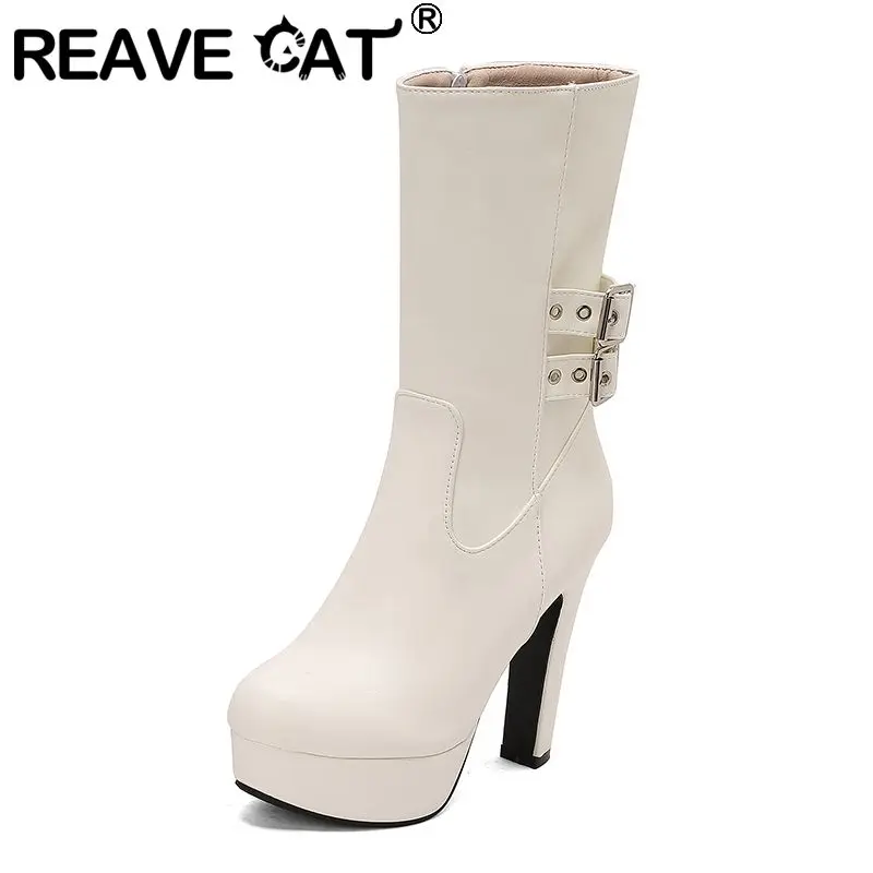 

REAVE CAT Новые женские ботинки до середины икры с круглым носком на массивном каблуке 12 см, платформа 3,5 см, пряжка на молнии, большие размеры 49 50 Обувь для свиданий