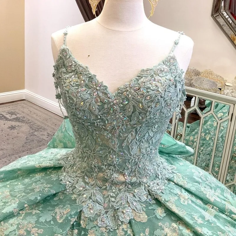 Abiti Quinceanera verde menta abiti da ballo Appliques pizzo perline senza maniche cinturino per Spaghetti fiori fatti a mano dolce 15 Party