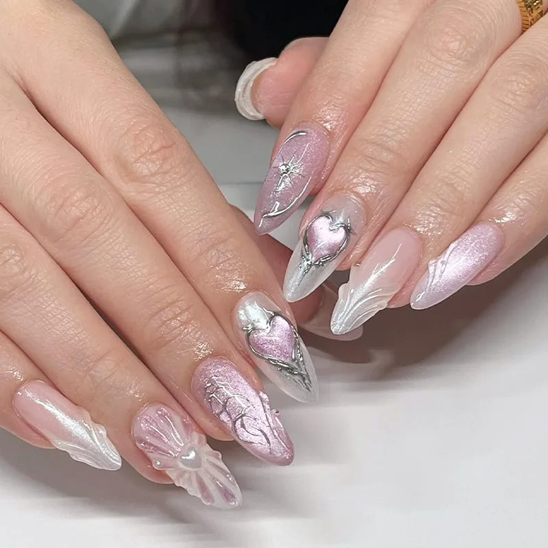 24 Stück Süße Rosa Katzenaugen-Mandel-Kunstnägel zum Aufkleben mit Kleber, 3D Silbermuster Herz Stern Französische Falsche Nägel für Frauen, Tragbar