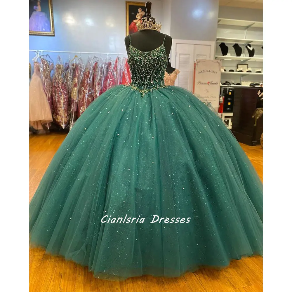 Emerald Green Spaghetti Straps Gaun Bola Quinceanera Gaun Manik-manik Crystal Berpayet Vestido De 15 Anos Sweet 16 Prom Gaun Pesta