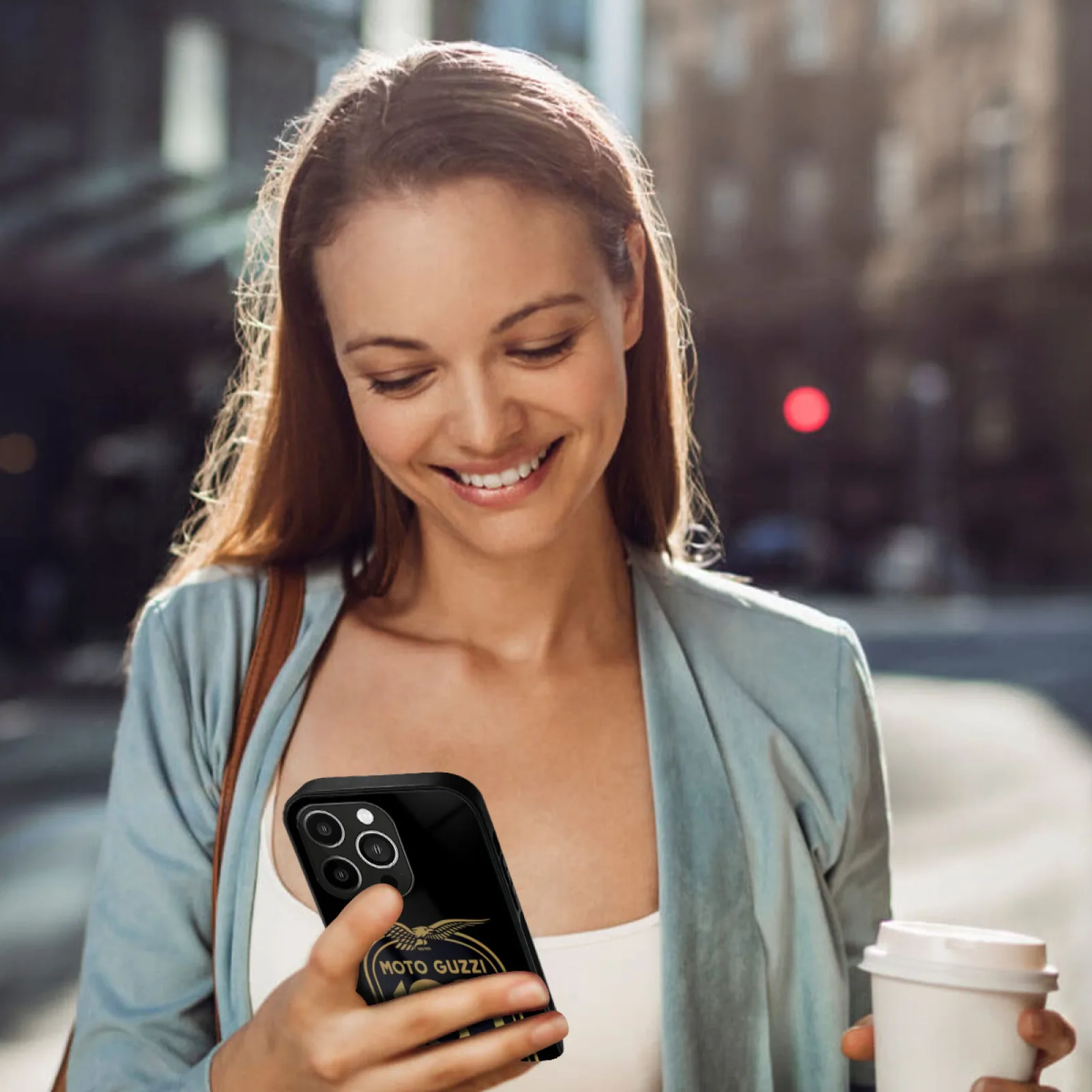 الذكرى 100Th Moto Guzzi حافظة من الزجاج الناعم لهاتف آيفون 16 15 14 13 12 11 Pro X Xs Xr 7 8 Max غطاء صغير ذهبي Moto Guzzi Moto