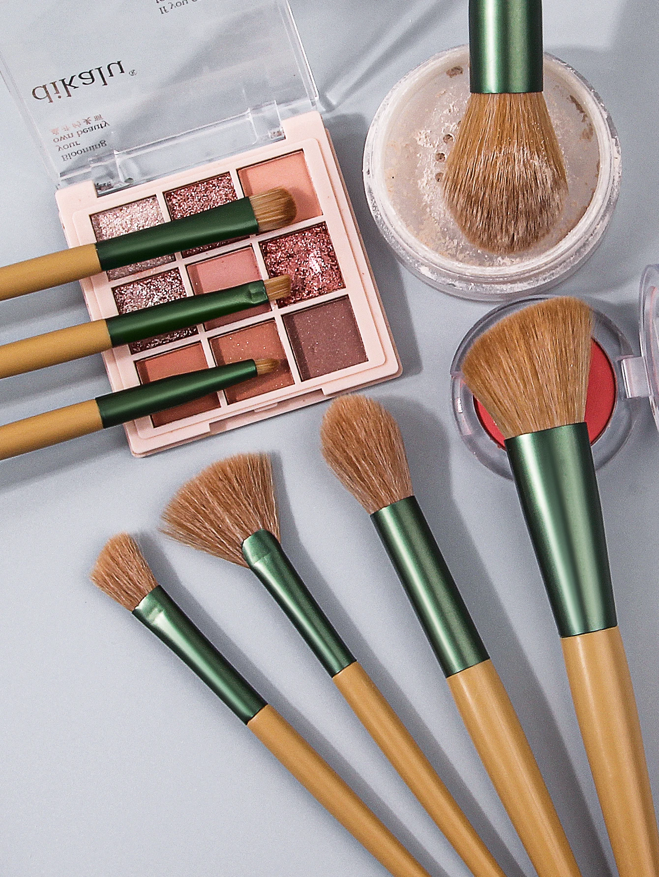 16-delige make-upborstelset van hoge kwaliteit, multifunctionele gezichtsmake-upborstel + zachte spons ei/driehoekige poederdons schoonheidstools