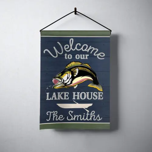 مرحبًا بكم شخصيًا بكمًا في علم Lake House، علم ترحيب مخصص لـ Lake House LLK ZZU