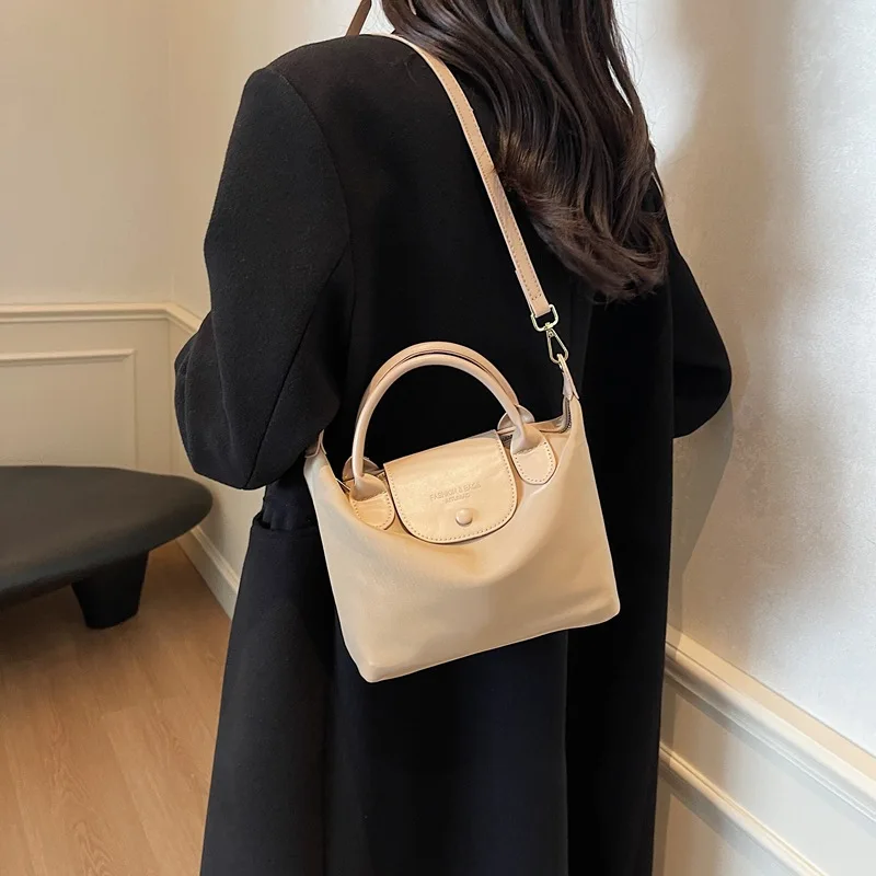 

Luxury Vintage Fashionable Tote Bag With Large Capacity Solid Color Commuter Everyday Use For Women