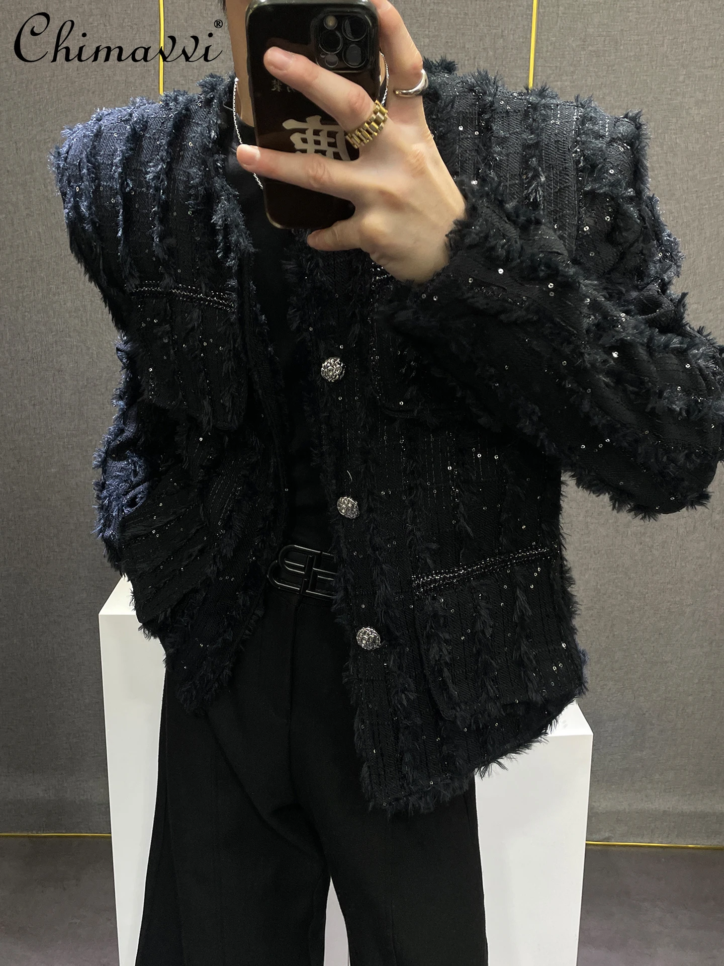 

Черная куртка с тяжелыми потертыми пайетками, мужская осенняя новая мода, высококачественное облегающее пальто с длинными рукавами, элегантное короткое пальто с подкладкой на плечах, топ