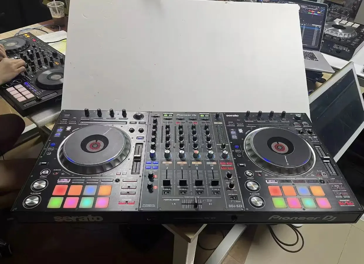 Di seconda mano 182Pioneers DDJ-SZ2 - Controller professionale per Serato DJ