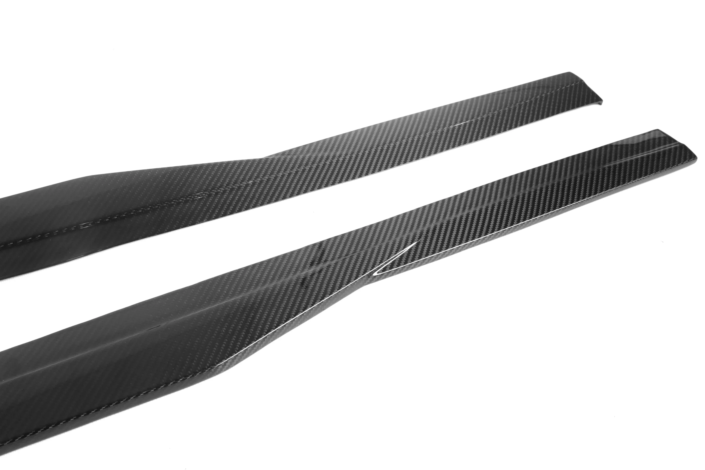 

ForG87 Side Skirts R44 Style Dry Carbon Fiber Auto Body Bumper Kit Side Skirts For BMW M2 G87 2023-2024 Side Skirts