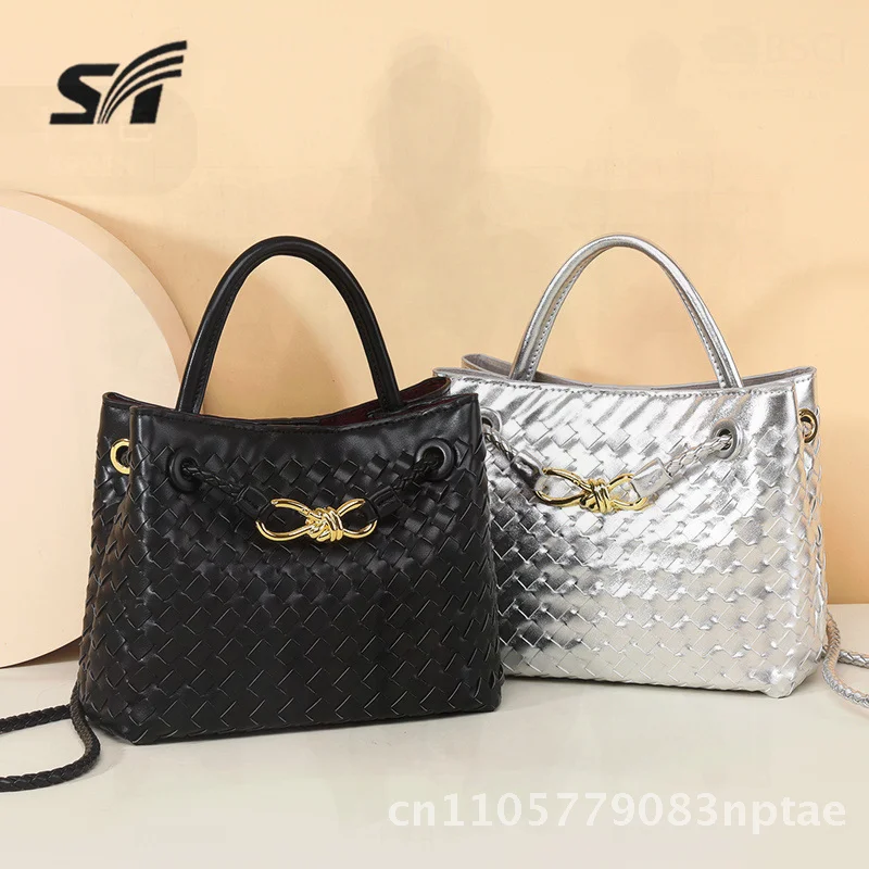 Fashionable Urban Minimalist Handbag Handwoven Tote Bag with Knitting Detail Elegant Shoulder Crossbody for All Occasions