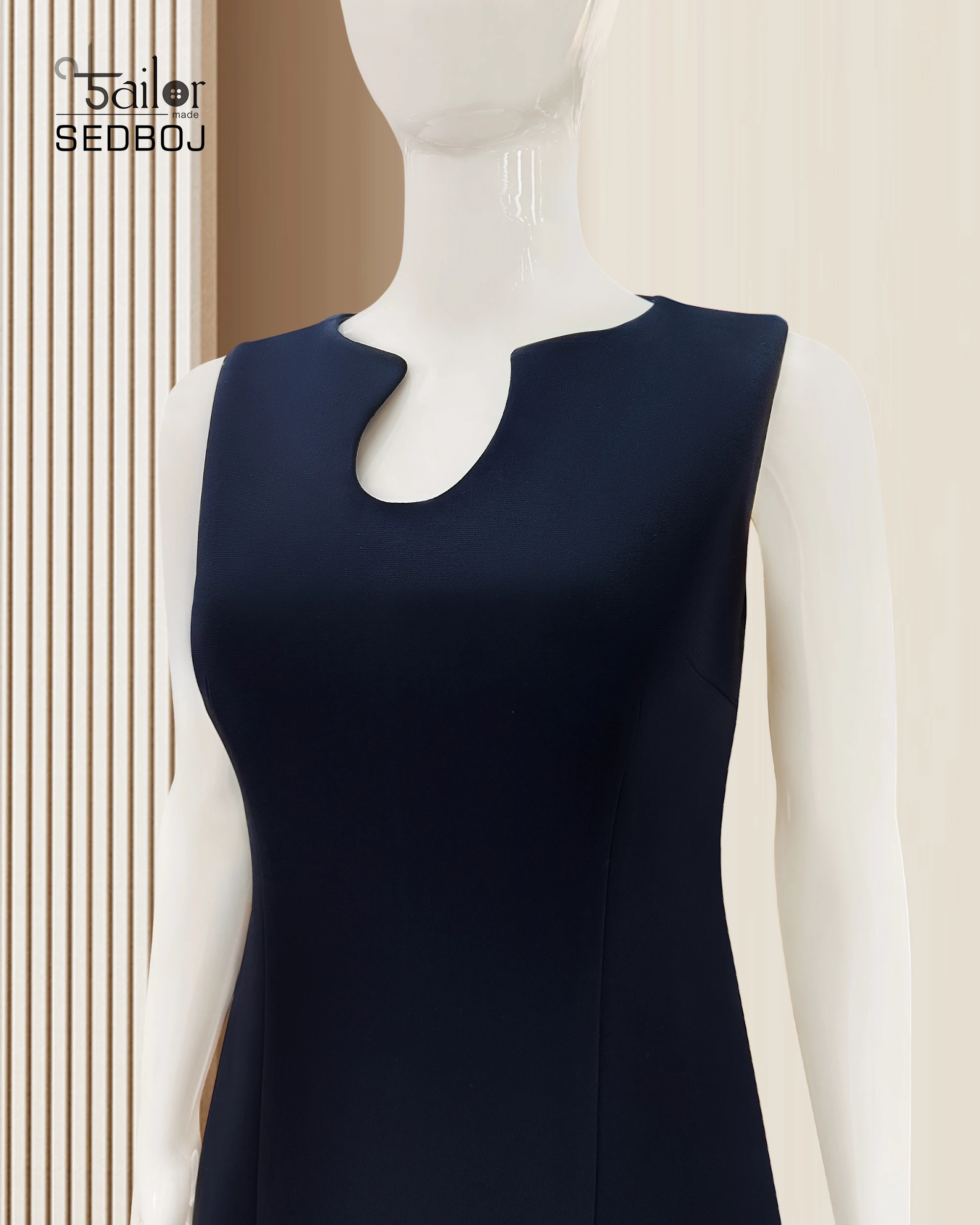 Vestido colete azul profundo sem mangas slim fit cor sólida com design de nicho