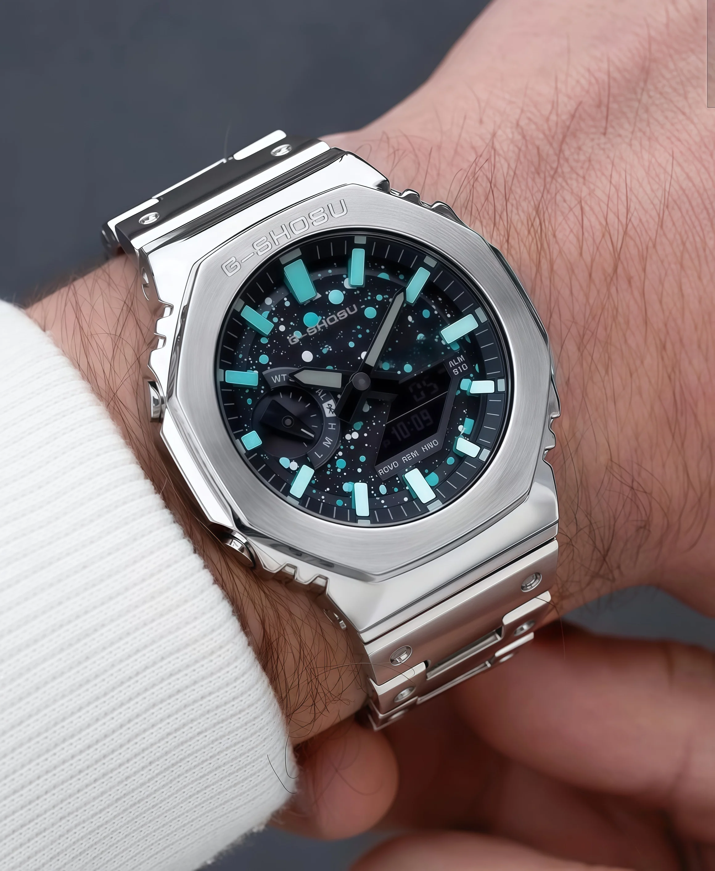

Iced Out Watch Unisex Sports Watch, Alloy Case, Folding Clasp, World Time, Full-Featured, Dual Display, Oak Series