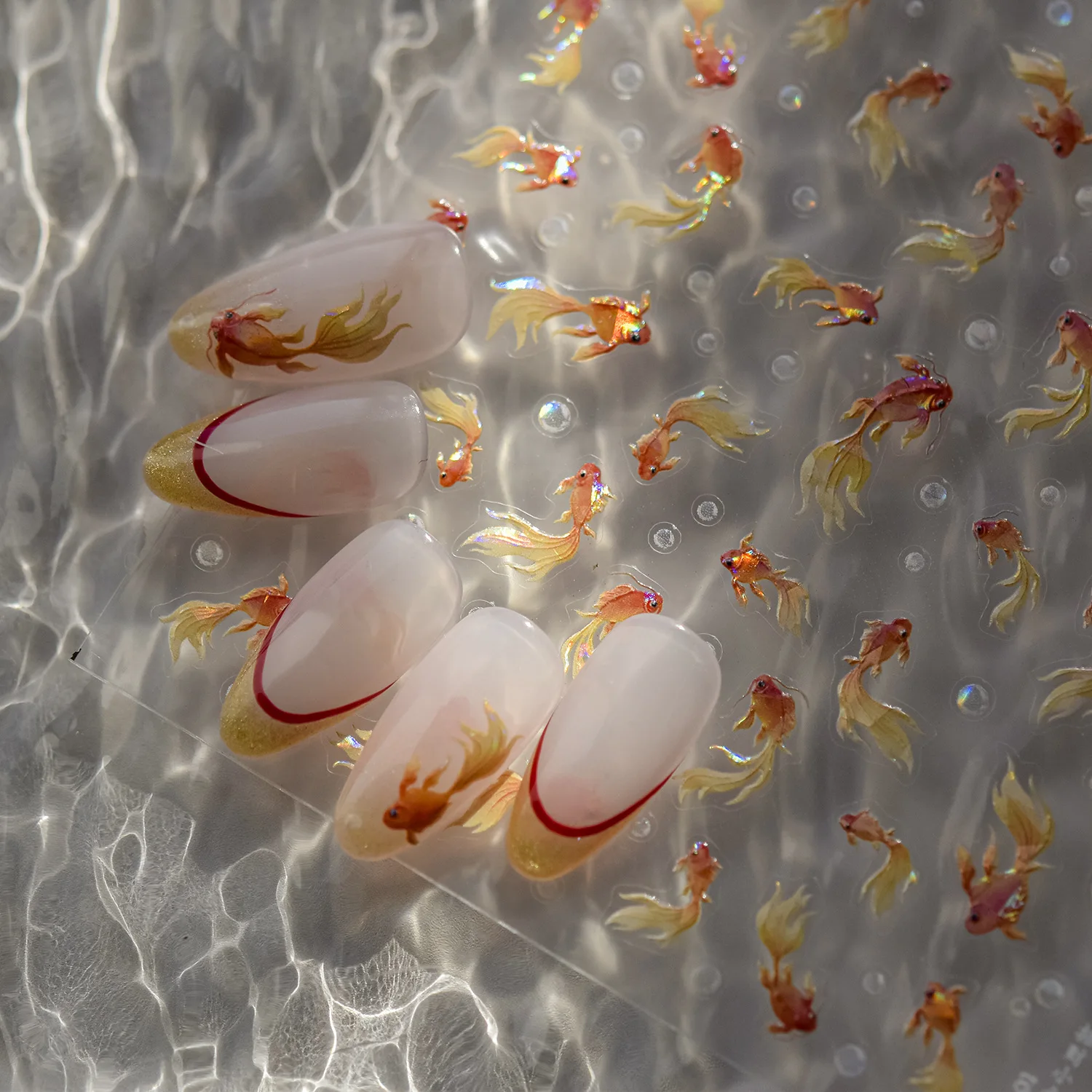 1 pçs bonito fortuna pequeno peixinho prego encantos adesivo brilhante escudo luz volta cola arte do prego adesivo diy manicure design decoração