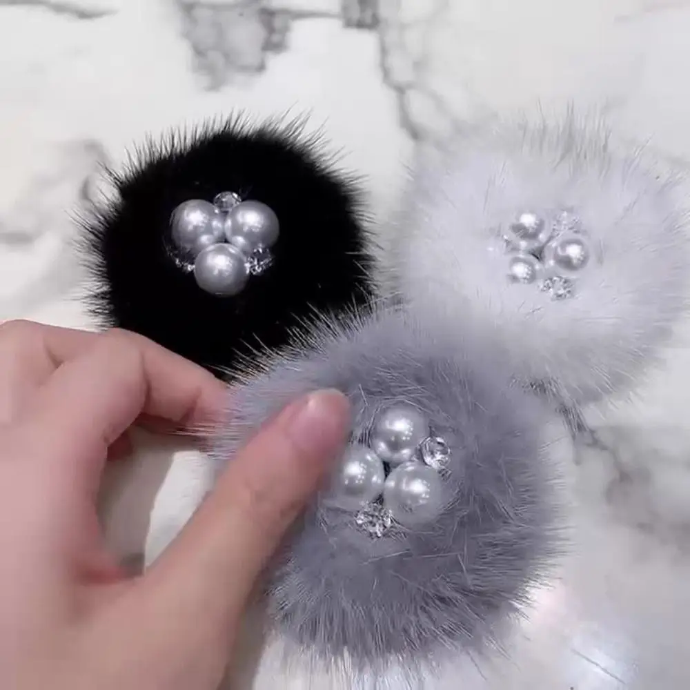 Spilla in pelliccia di visone con perle alla moda da donna Spille semplici per colletto di fascia alta Sciarpa elegante Spilla decorativa Accessori per vestiti